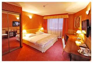 Отель Hotel Janusz Седльце Двухместный номер с 2 отдельными кроватями-4